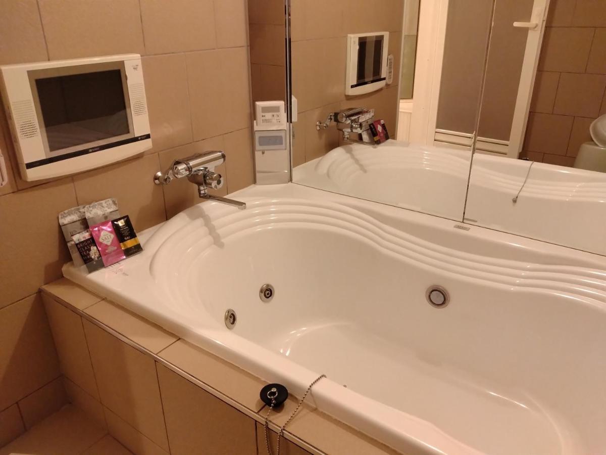 ホテル ベニ ウエスト 大人専用 Ōsaka Exterior foto